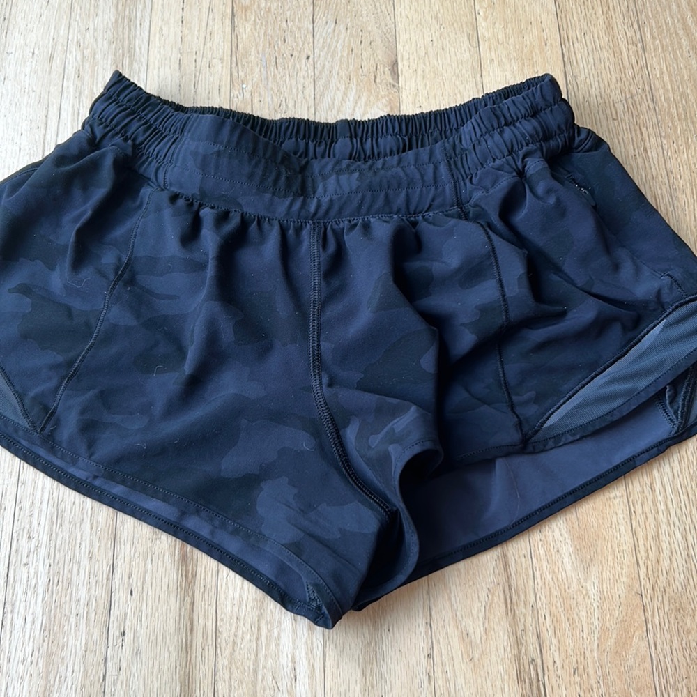 LULULEMON HOTTY HOT SHORTS 2.5”